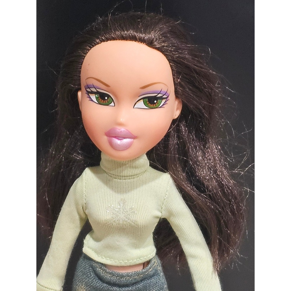 Bratz Doll‎ 2001 MGA Entertainment Fashion Doll Brown Hair Denim Skirt Outfit